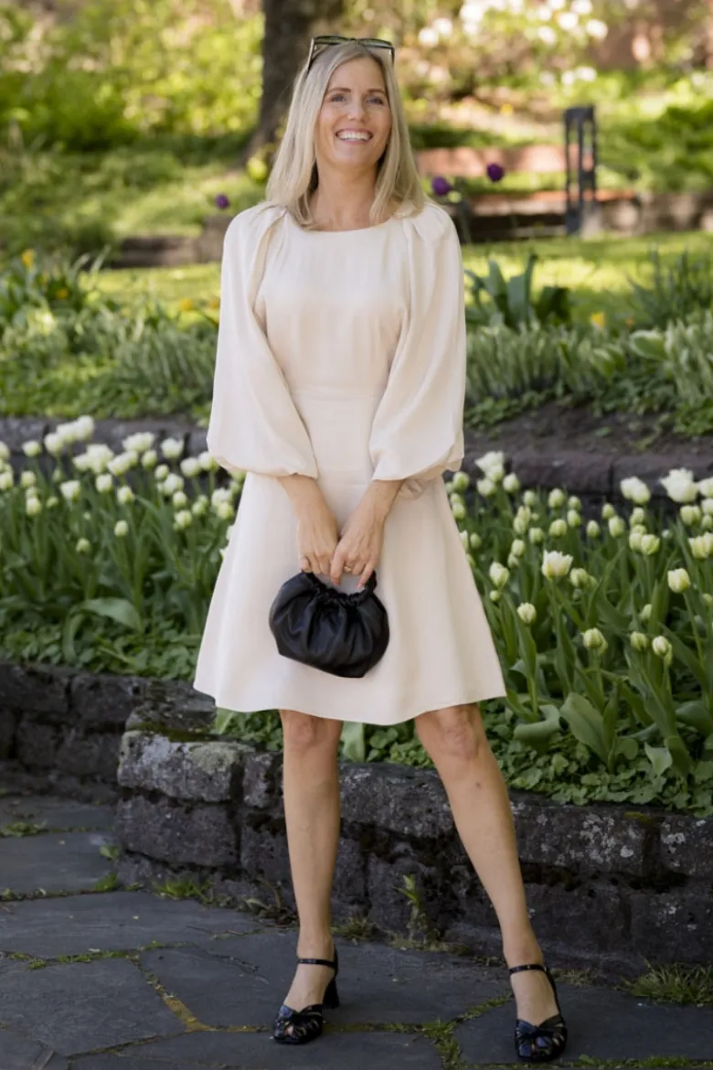 Laurina 3/4 Short open back dress