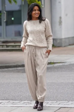 Mindi, cropped loose pants