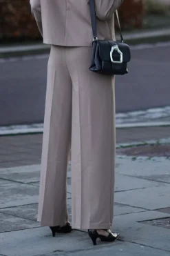 Reign Tailored Extra Wide